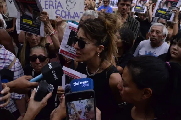 Jessica Schwab: «los que tengan información que se acerquen, que los van a proteger»