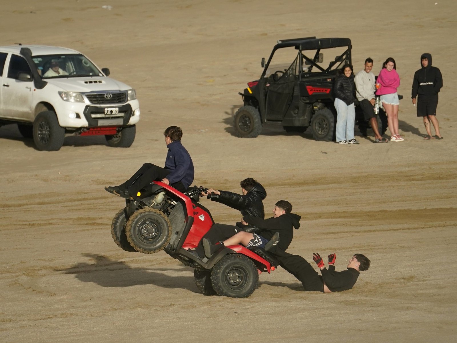 La Frontera de Pinamar y una riesgosa atracción donde manda el que acelera más fuerte