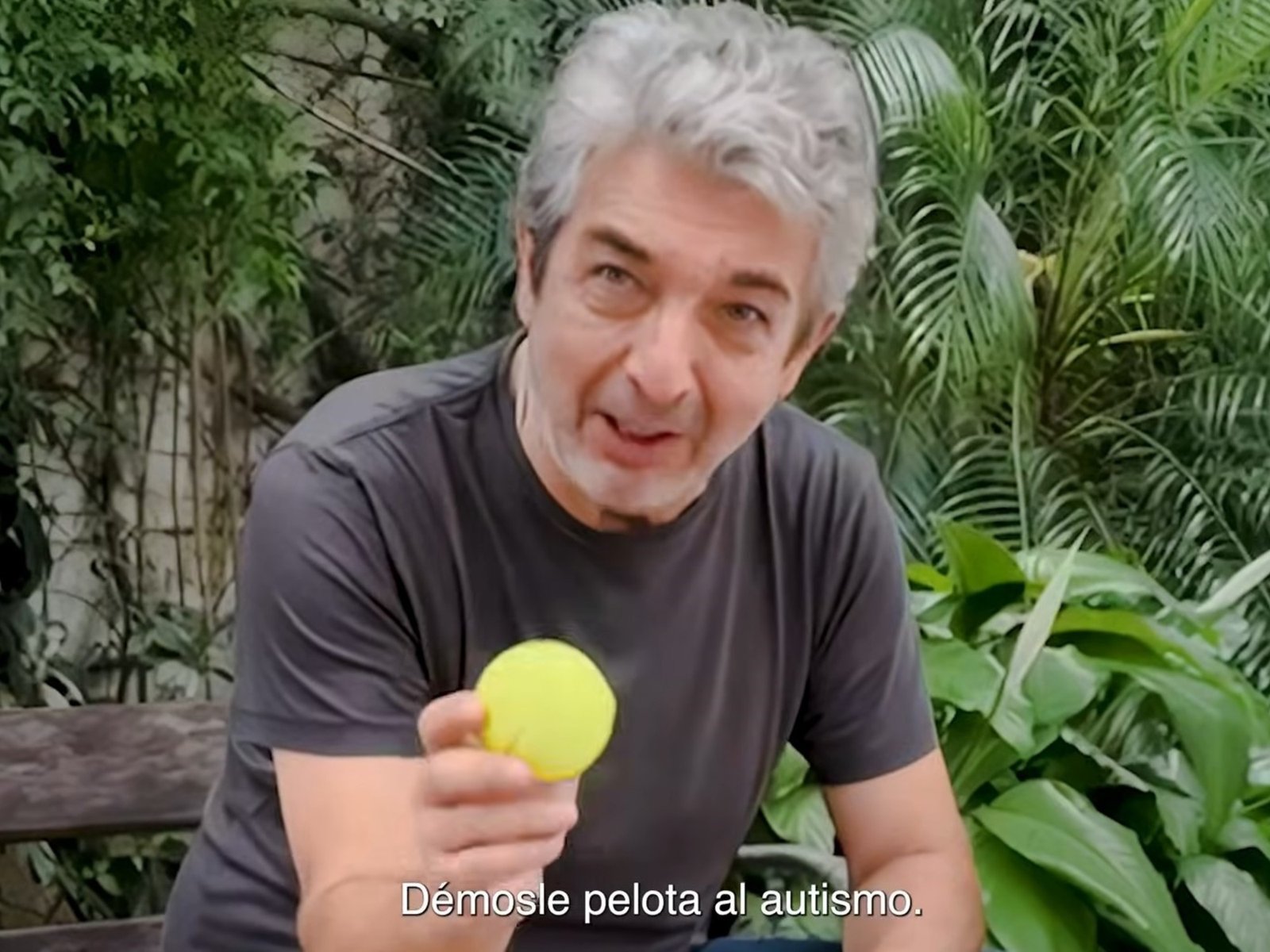 La campaña «Démosle pelota al autismo» de la AAT sumó a Gabriela Sabatini y convirtió una campaña solidaria en una política de inclusión