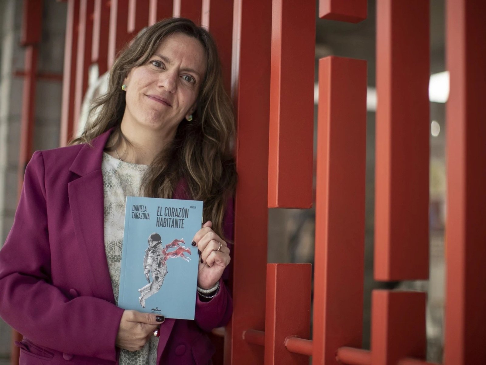 La escritora mexicana Daniela Tarazona se pregunta sobre la tecnología y la desorientación