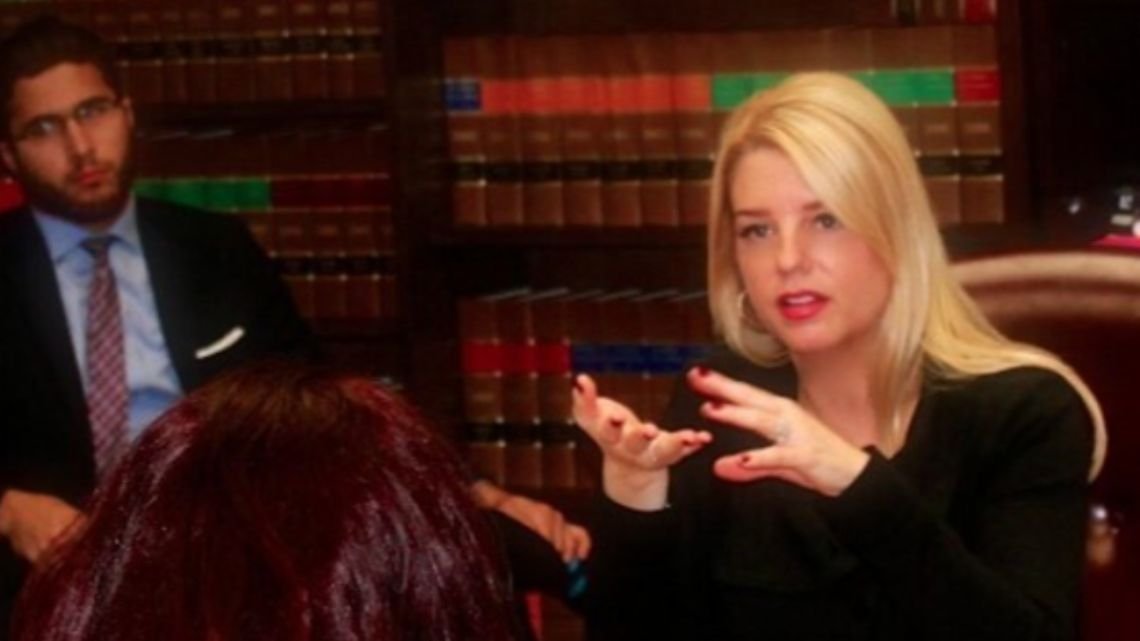La fiscal general Pamela Bondi dijo que Maduro y su esposa «enfrentarán la ira» de la Justicia de EE.UU.