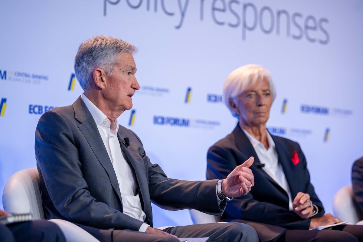 Los grandes banqueros centrales respaldan a Powell y defienden la independencia de la Fed | Economía
