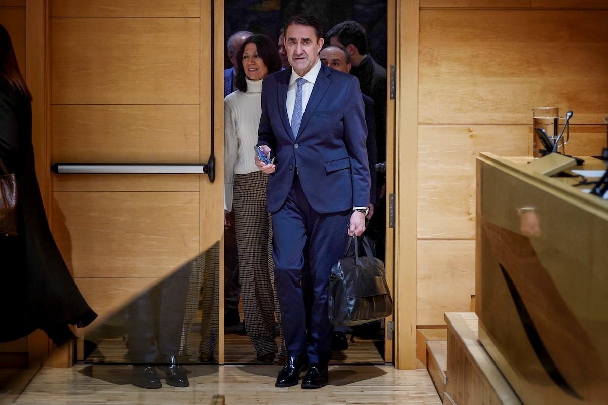 Los reproches por la gestión de los incendios copan el último gran debate parlamentario en Castilla y León | España