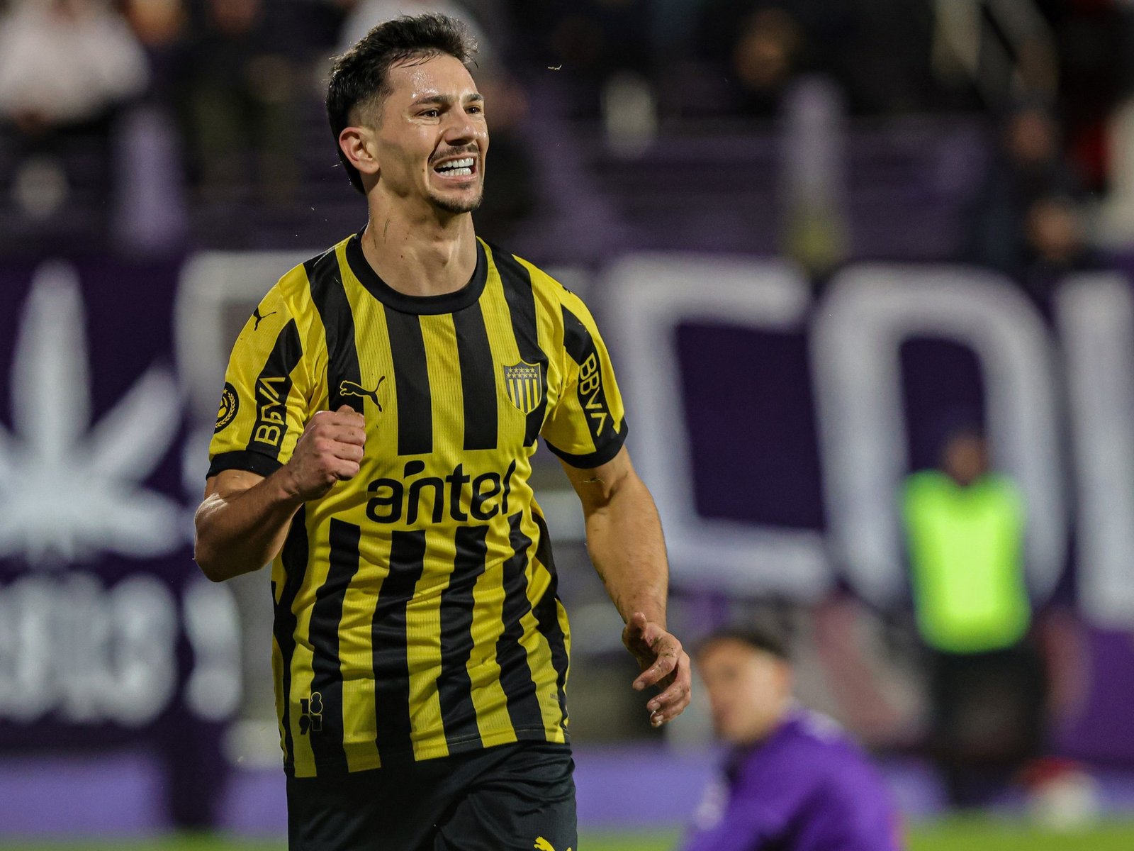 Maxi Silvera, el quinto futbolista en pasar directamente de Peñarol a Nacional :: Olé