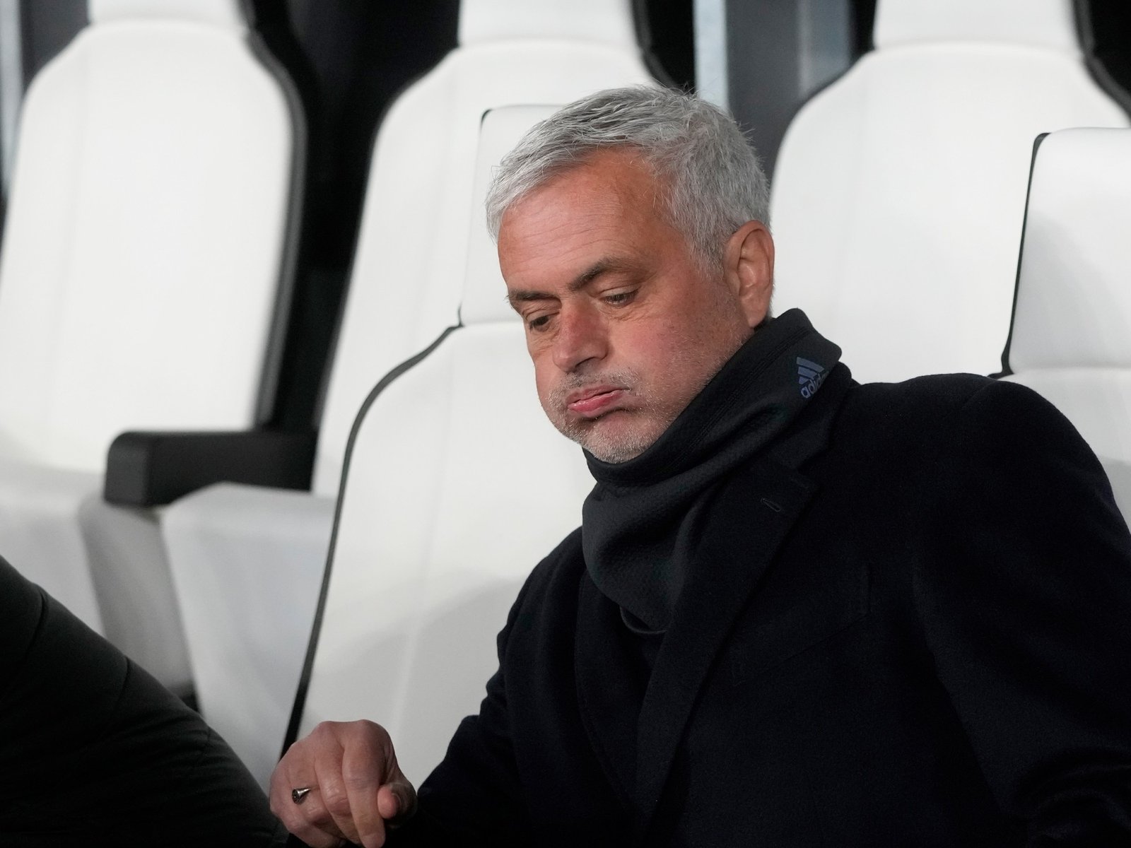 Mourinho no levanta cabeza, sumó otra derrota en Champions y declaró fuerte contra sus colegas :: Olé
