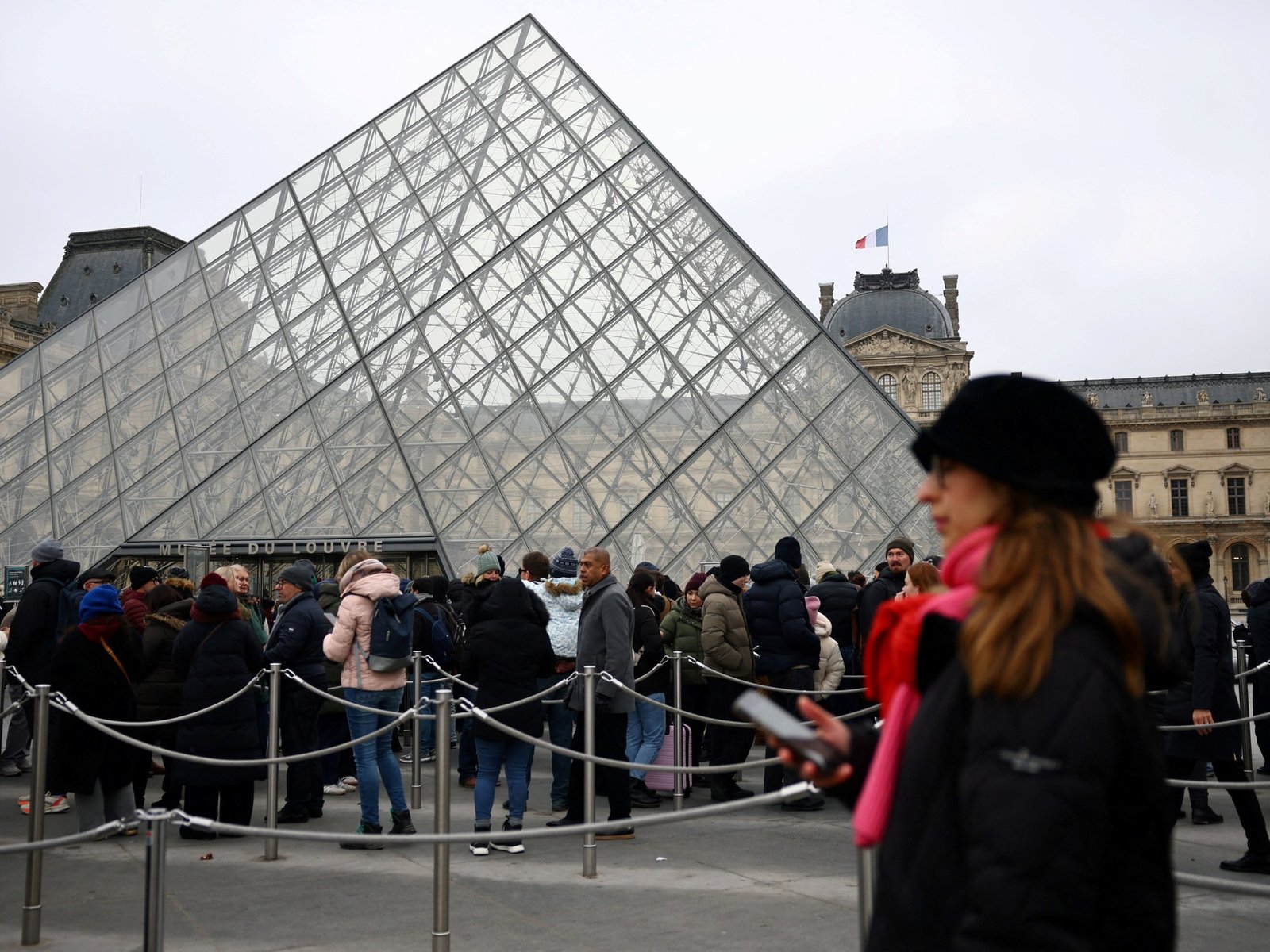 Pese a las huelgas, el robo y el aumento de las entradas, el Louvre volvió a ser el museo más visitado