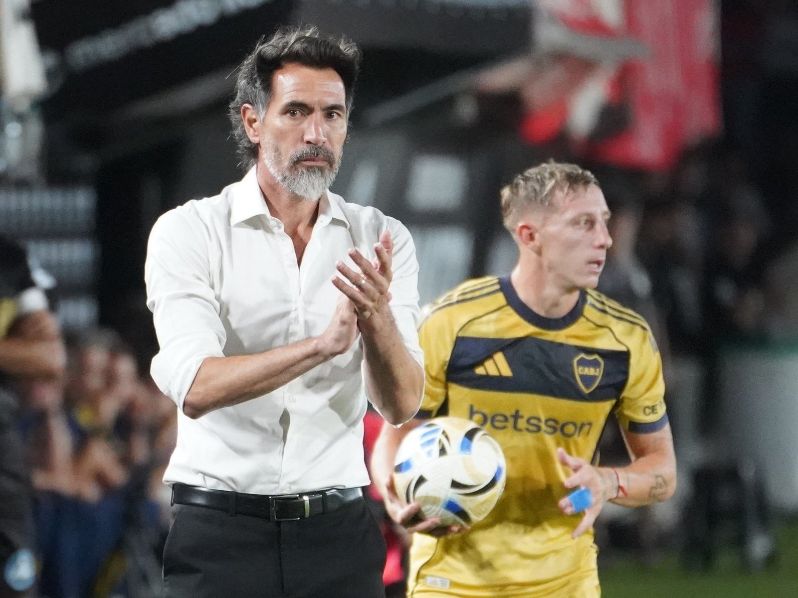 Qué dijo Eduardo Domínguez sobre la partida de Ascacíbar a Boca y el fuerte cruce que mantuvo con un periodista por Marcos Rojo