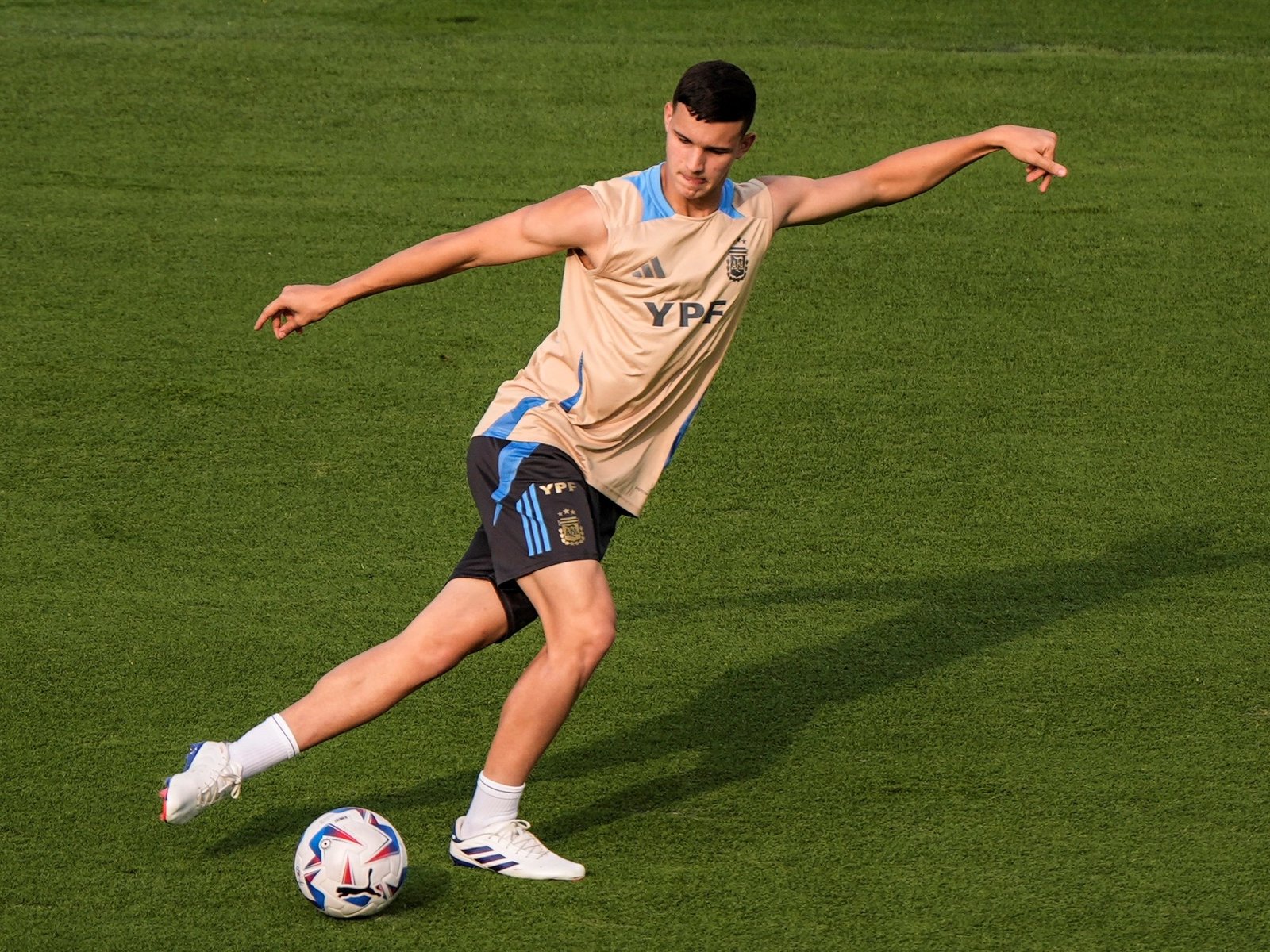 Racing, a punto de sacudir el mercado con un jugador que quiere sumar minutos para meterse en la lista de la Selección Argentina que irá al Mundial 2026