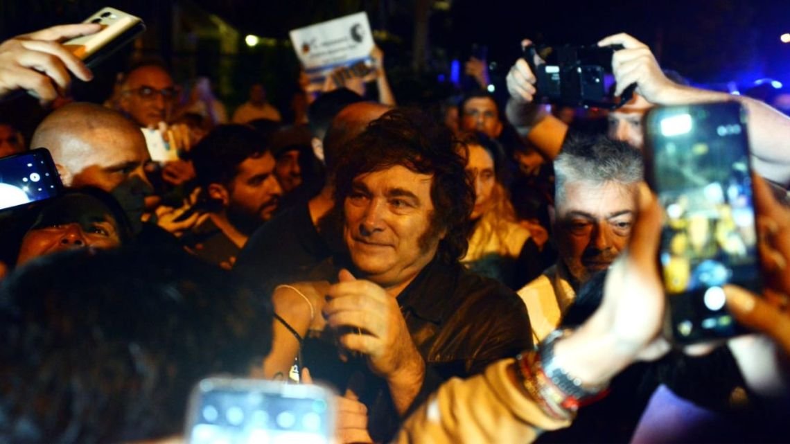 “Se acabaron las crisis por culpa de los políticos chorros”: Milei lanzó el “Tour de la Gratitud” en Mar del Plata