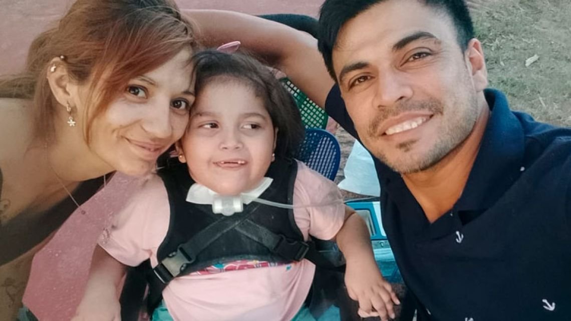 «Si no consigo trabajo, mi hija electrodependiente se muere»: la desesperación de un padre sin empleo ni obra social