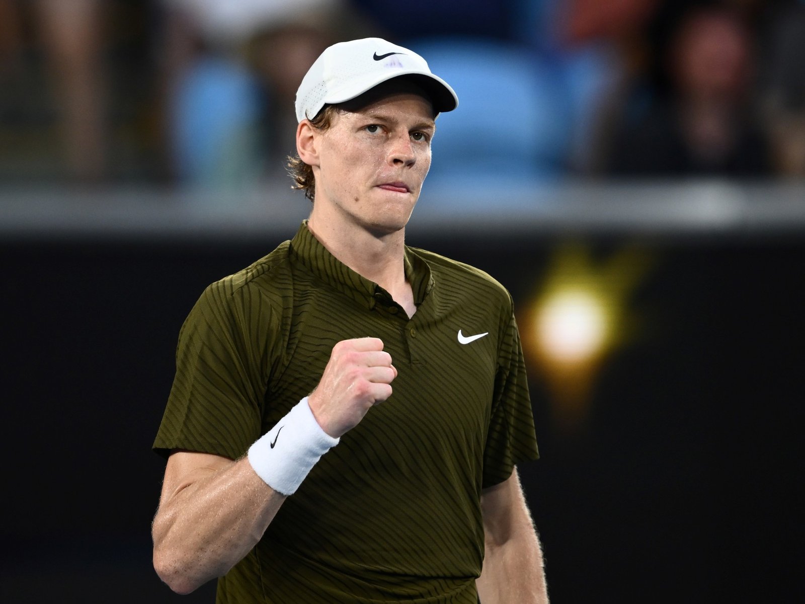 Sinner, ya sin calambres, apretó el acelerador, le ganó en sets corridos a Darderi y avanzó a los cuartos de final