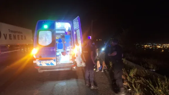 Un hombre fue atropellado en el camino Roque González