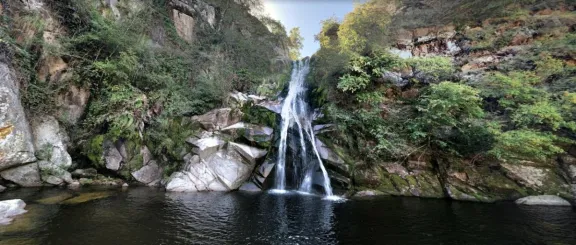 Un hombre murió ahogado al meterse a nadar en una cascada