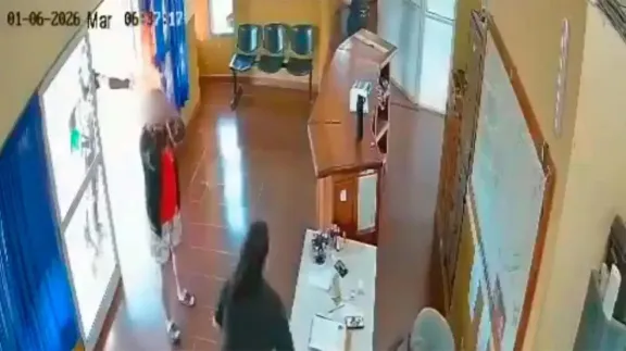 Una mujer se prendió fuego dentro de una comisaría y permanece internada