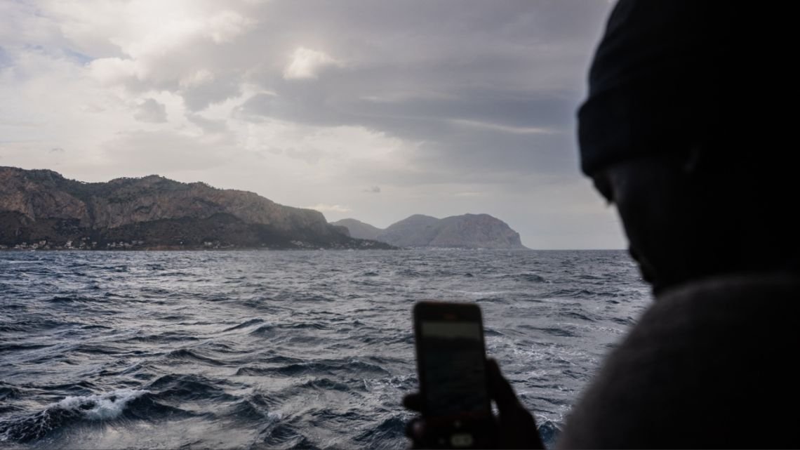 Vientos de 150km/h y olas de 10 metros mantienen en alerta roja el sur de Italia