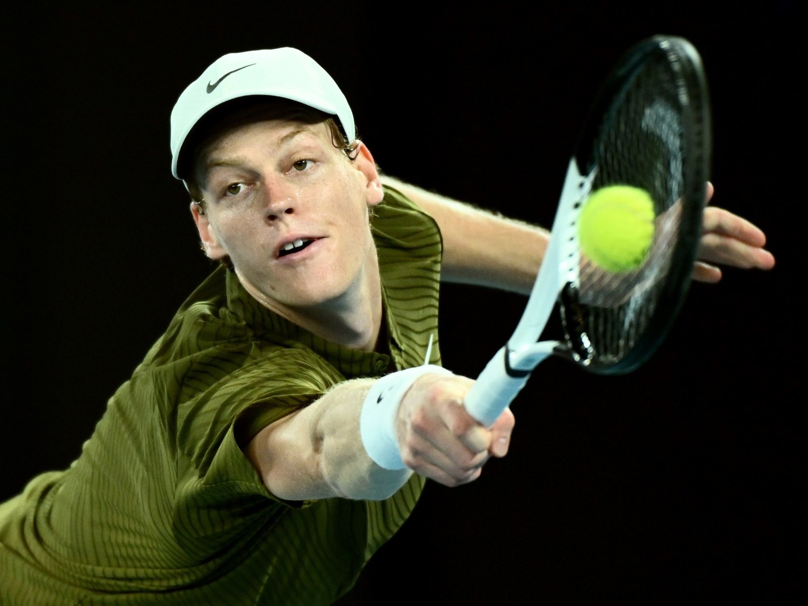 arrasó con Ben Shelton y chocará en semis con Novak Djokovic