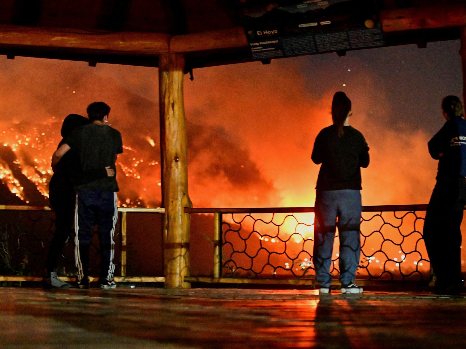 confirman que el incendio de El Hoyo fue intencional y el gobernador lanzó una recompensa para encontrar a los responsables