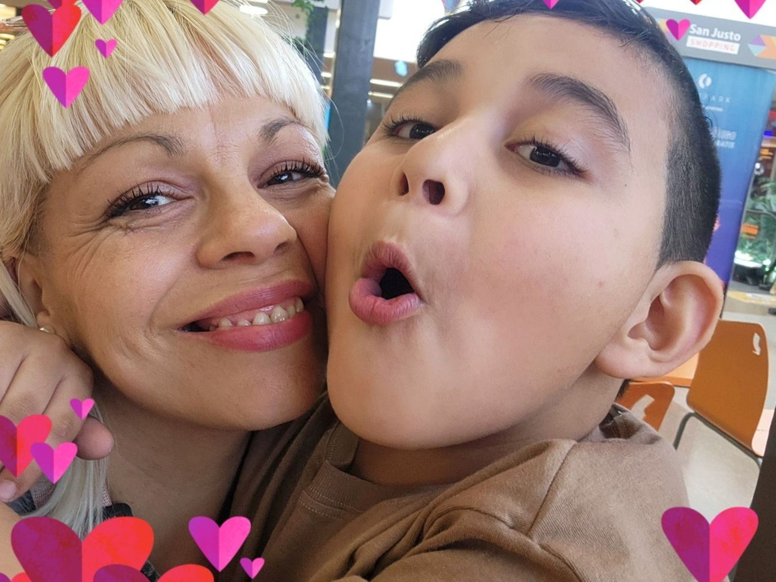 hallan muertos a una mujer y su hijo de 7 años