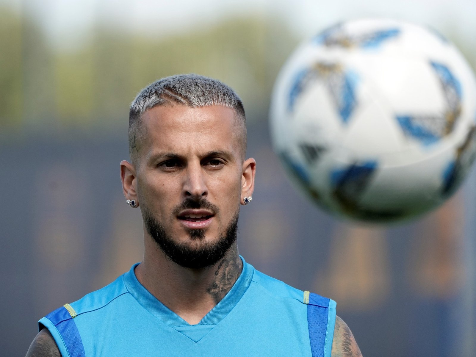 lleva dos años sin meter un gol y podría cortar la maldición ante Messi