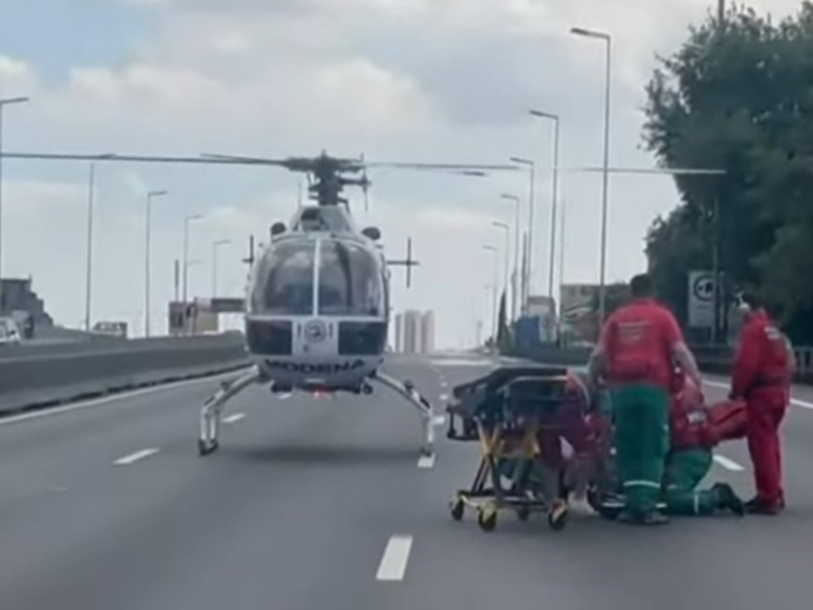 un hombre herido tras cruzar los cuatro carriles y dar con el guardarrail