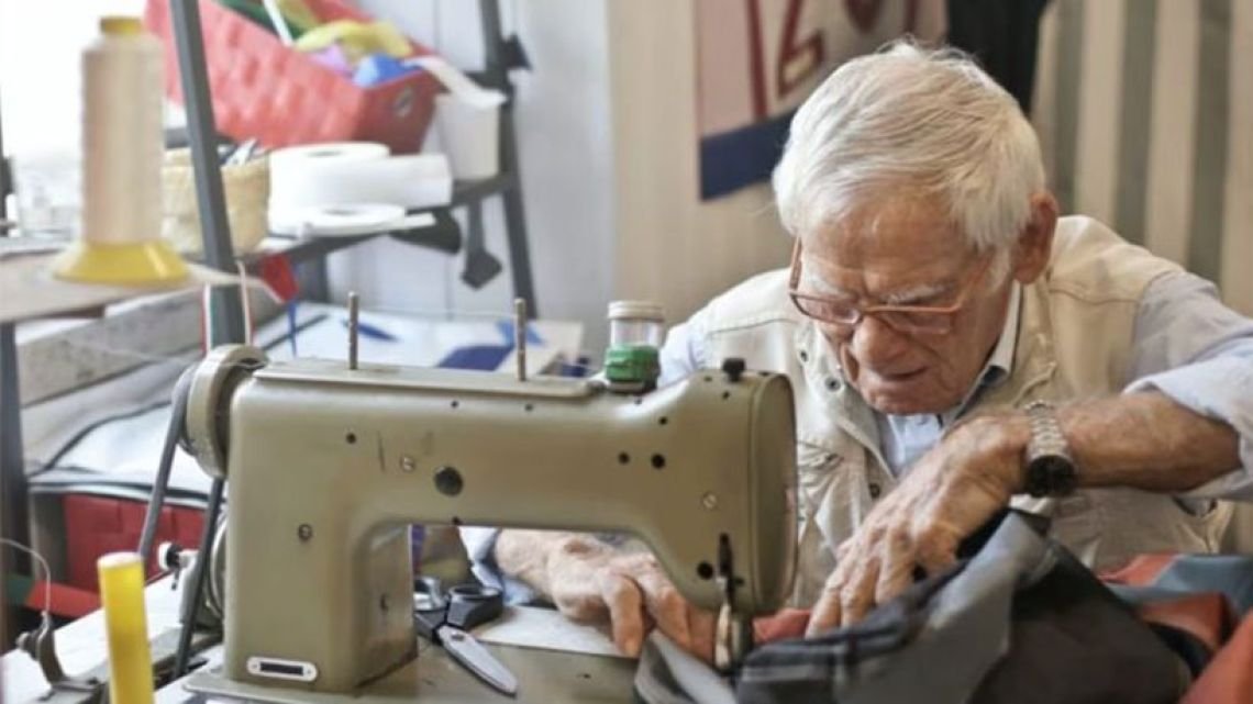 Adultos mayores en Argentina: el 17% debe trabajar luego de jubilarse