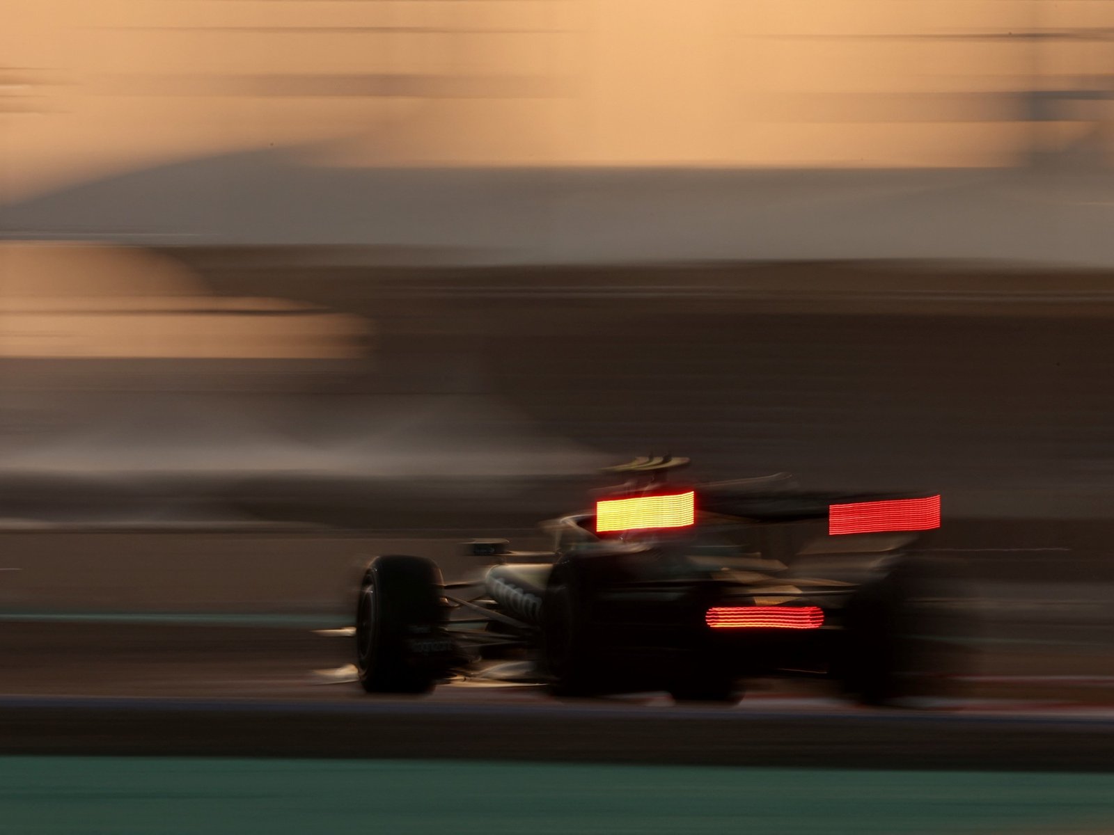 Aston Martin sufre con la nueva caja de cambios y está en serios problemas a menos de un mes del inicio de la Fórmula 1