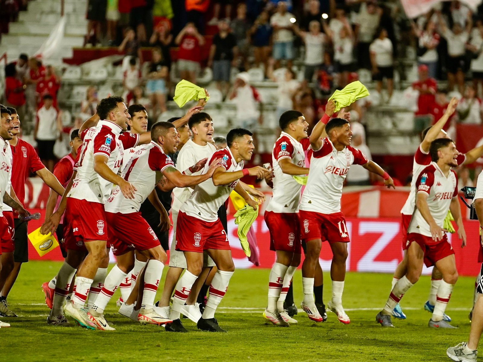 Caicedo aprovechó la única clara del partido para celebrar en el clásico ante San Lorenzo