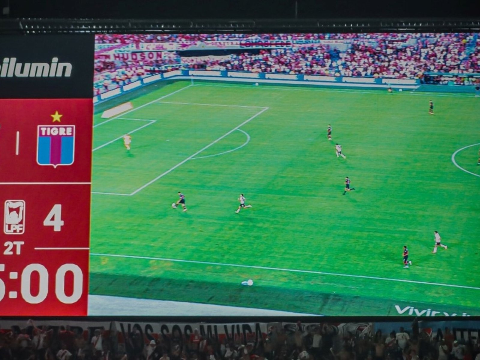 "Cierren los ojos": la gastada de Tigre a River tras la goleada en el Monumental y los festejos en el vestuario :: Olé