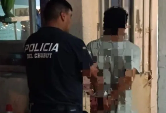 Comodoro: Lo encontraron en el techo de una casa y terminó detenido