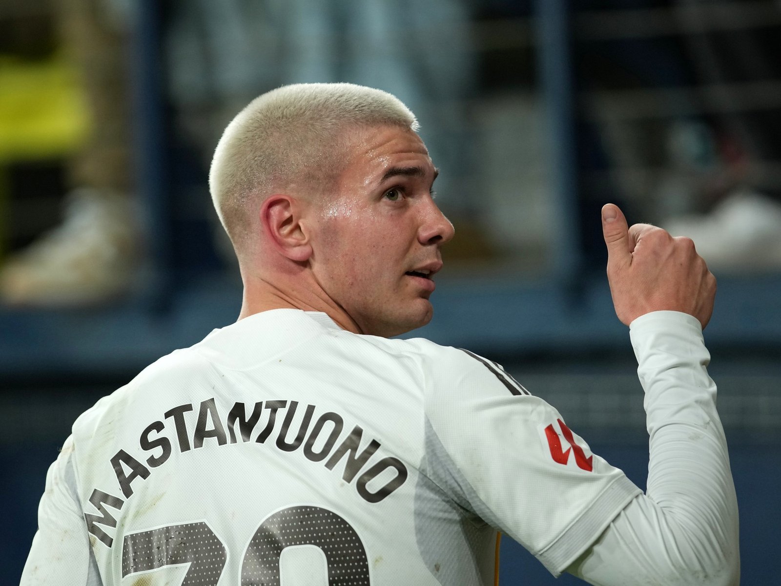 Con Mastantuono de titular, el Real Madrid busca un triunfo ante Rayo Vallecano para no alejarse del Barcelona :: Olé