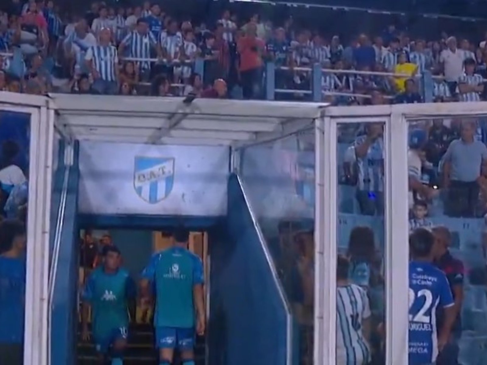 El Loco Díaz le hizo honor a su apodo y salió en llamas a buscar a un hincha de Atlético Tucumán