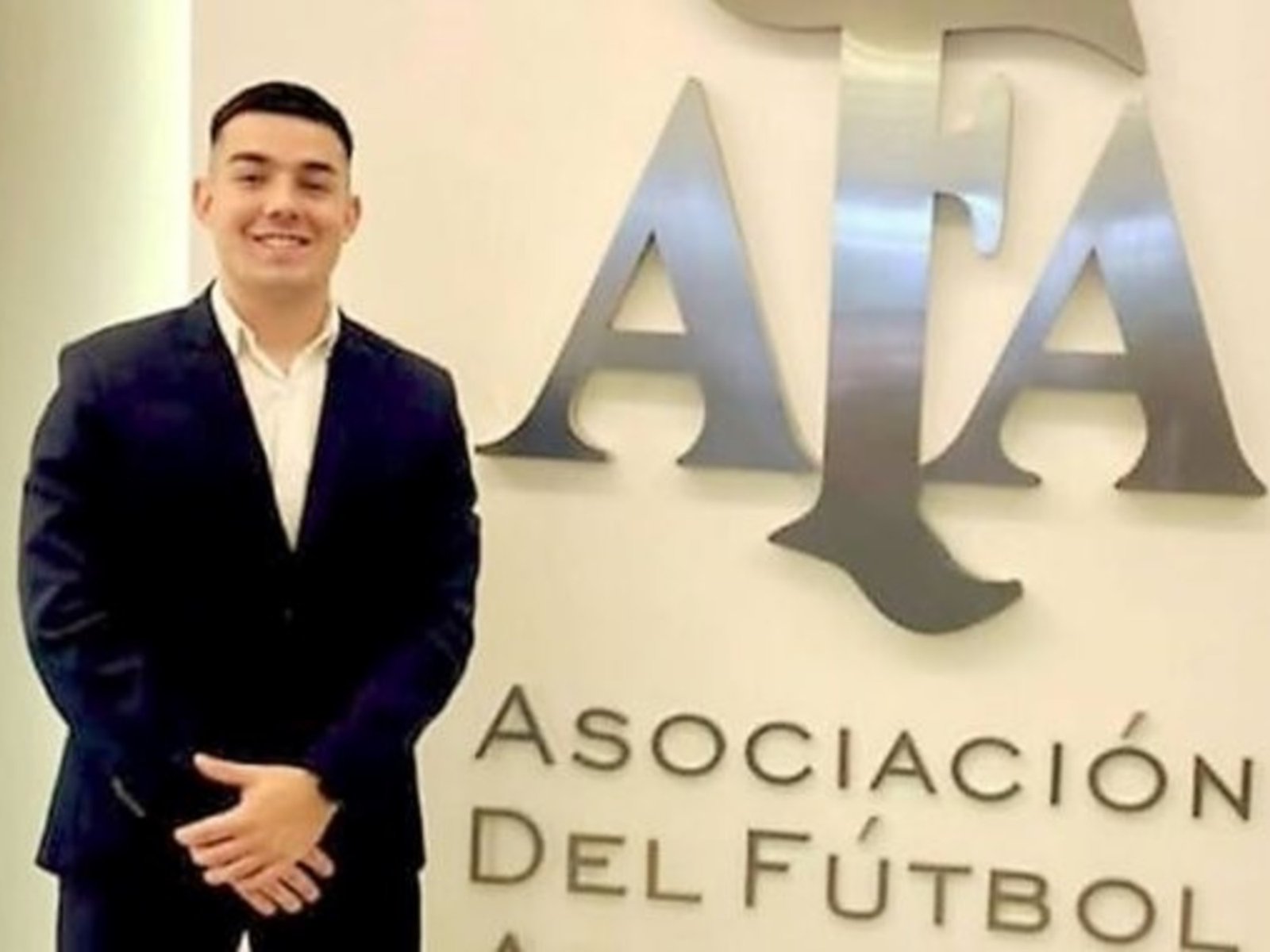 El desgarrador mensaje de la novia del árbitro que murió en la ruta tras dirigir una final del Torneo Regional: "Te esperaba en casa"