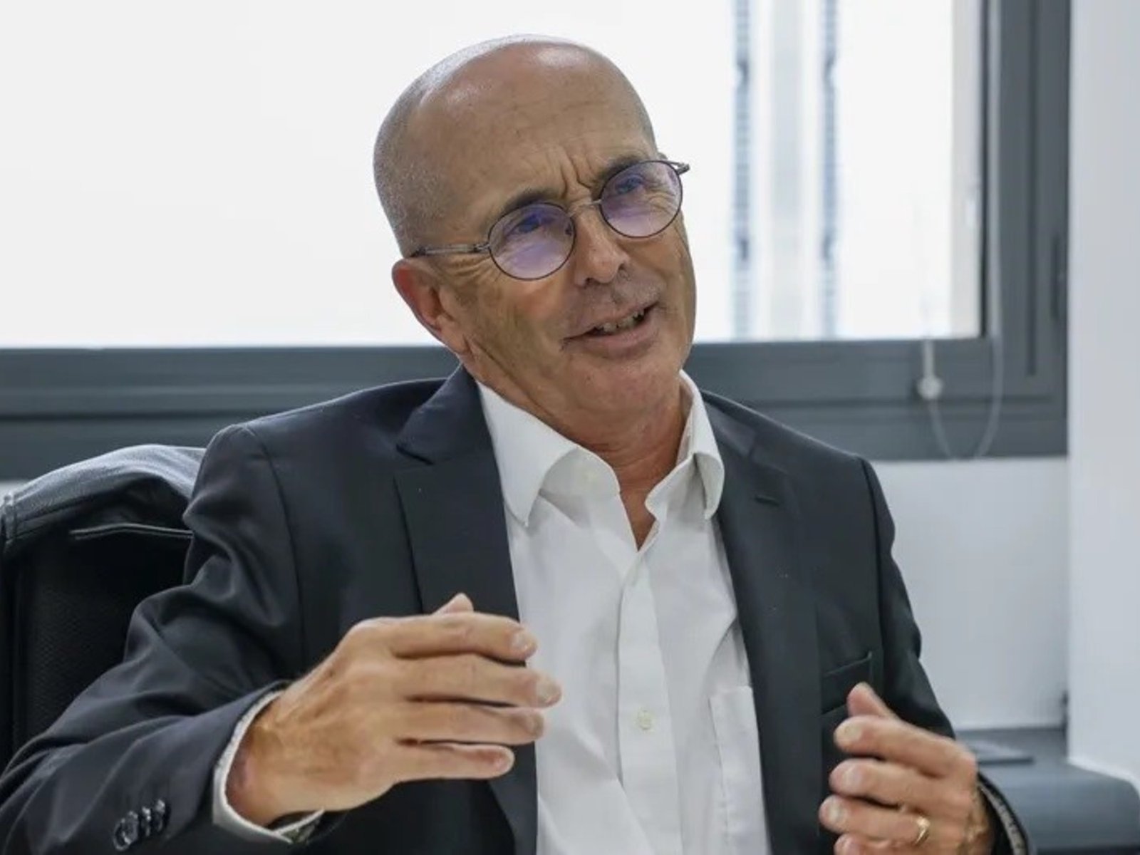 El novelista Don Winslow reaparece y define a Trump como “un matón de patio de colegio”