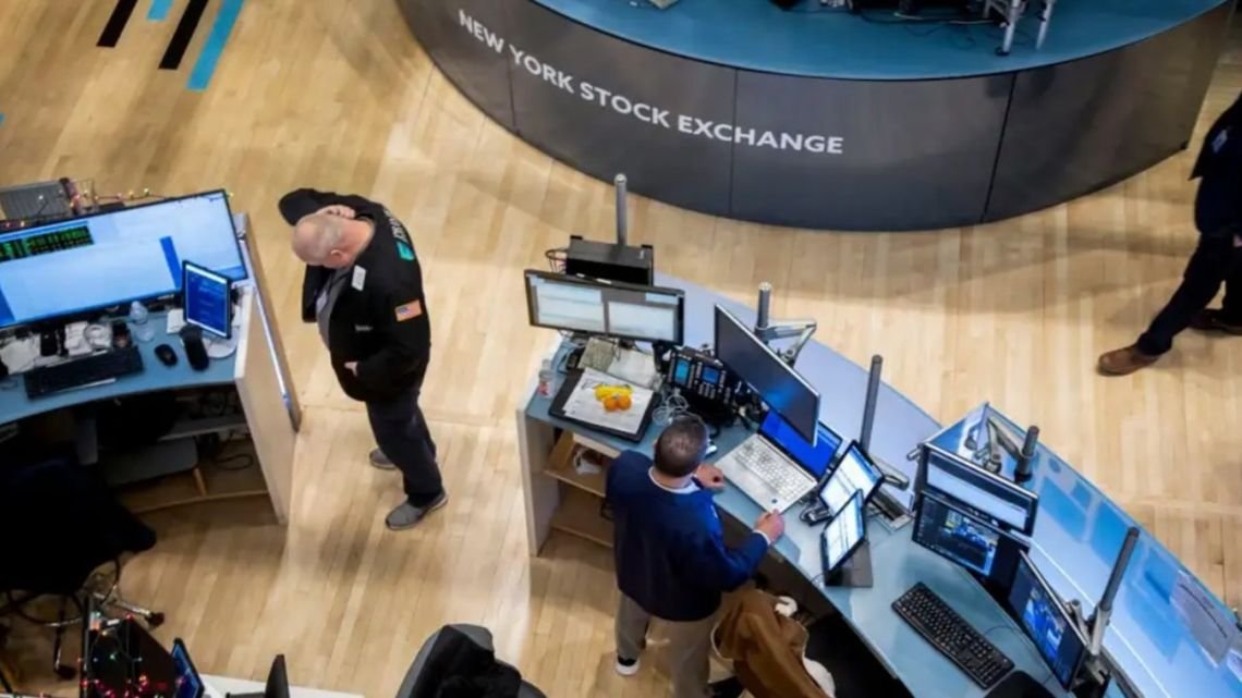 El riesgo país escala sobre los 500 puntos y las acciones argentinas caen hasta 7% en Wall Street