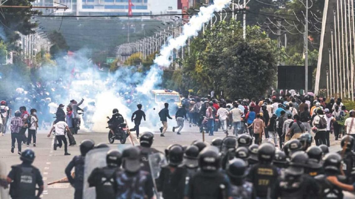 Izquierda que no lee el escenario político, derecha que afianza la unión pueblo-elite