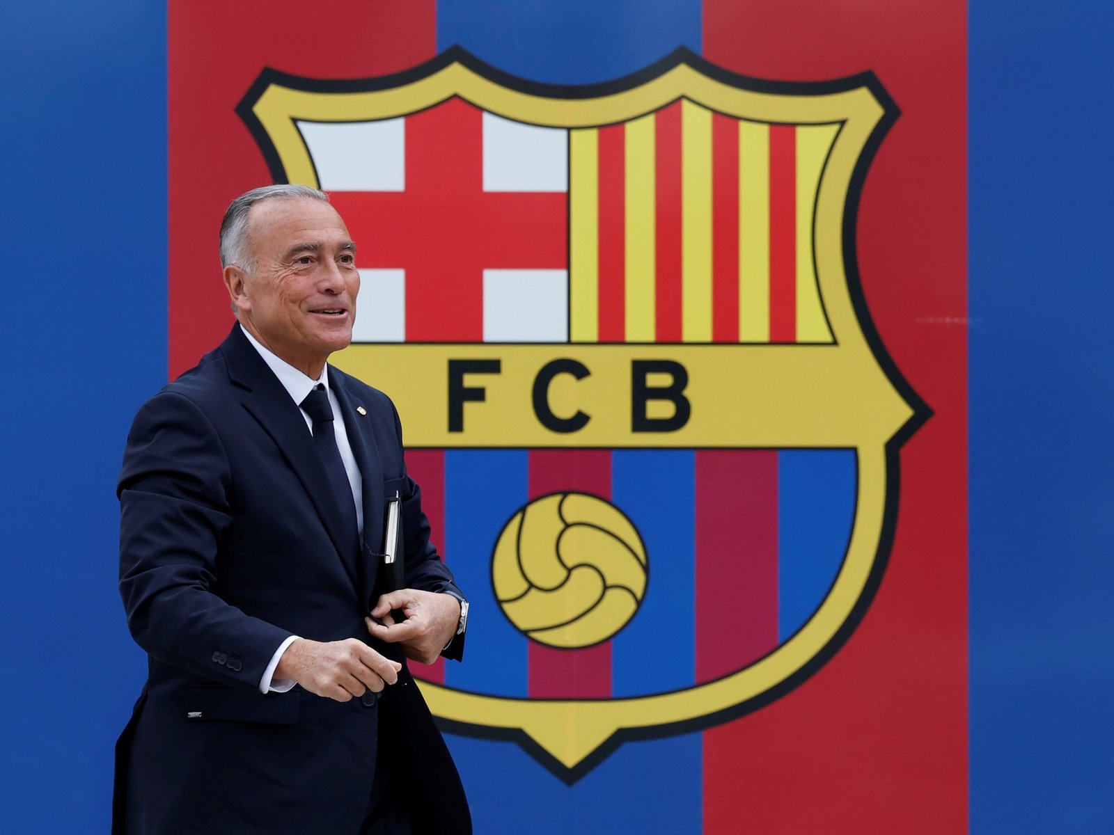 Joan Laporta renunció al Barcelona y un viejo amigo del colegio será el presidente del club hasta el 1° de julio