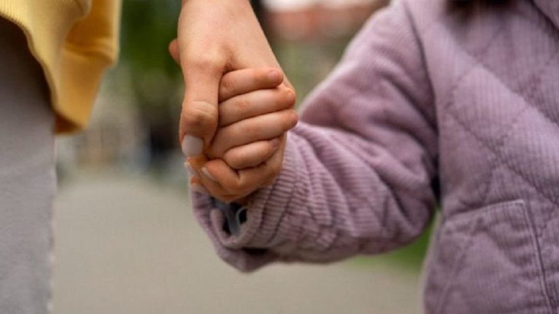 La Justicia de Corrientes aceleró una adopción para garantizar el tratamiento médico de una niña