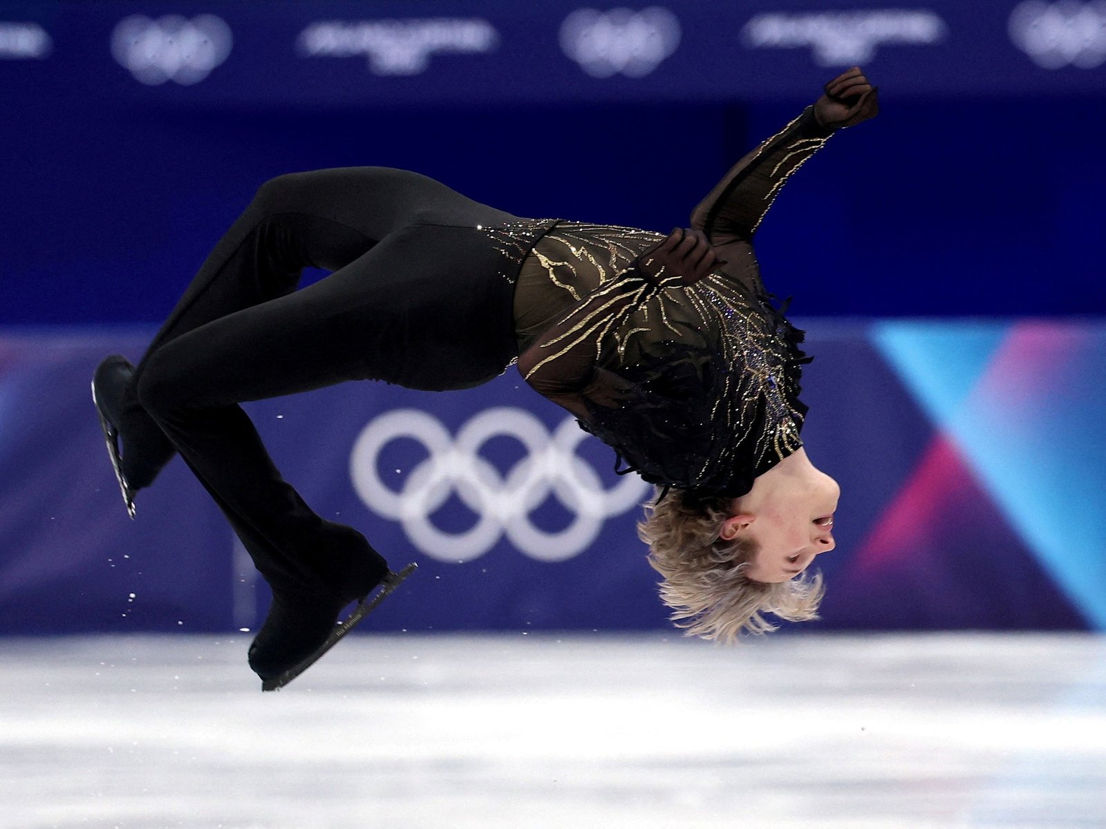 La mortal hacia atrás de Ilia Malinin, un salto prohibido 50 años que dejó boquiabiertos a todos, Djokovic incluido, en los Juegos Olímpicos de Invierno