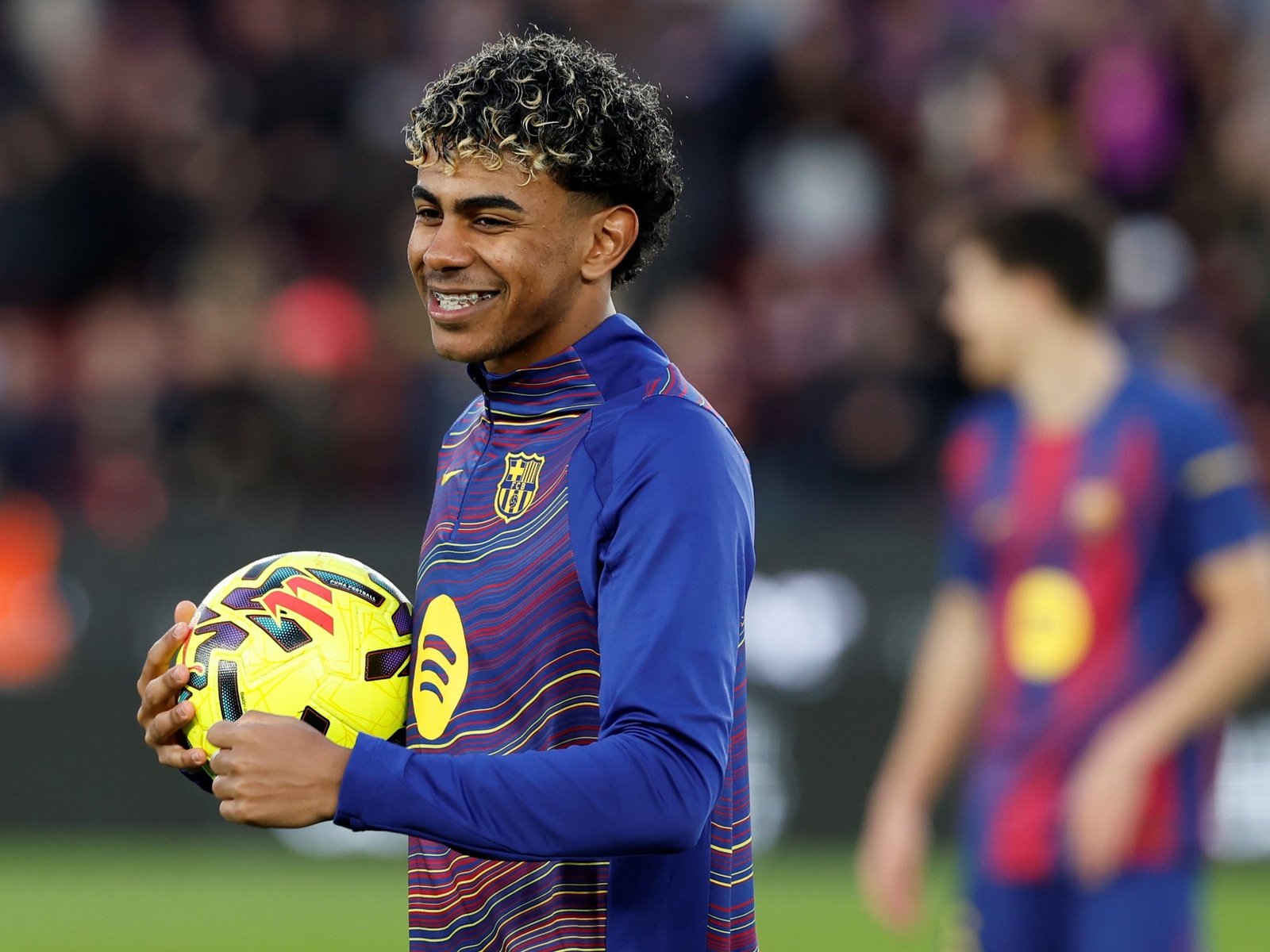 Lamine Yamal anotó tres goles por primera vez en su carrera, superó a Lionel Messi y el Barcelona aplastó al Villarreal