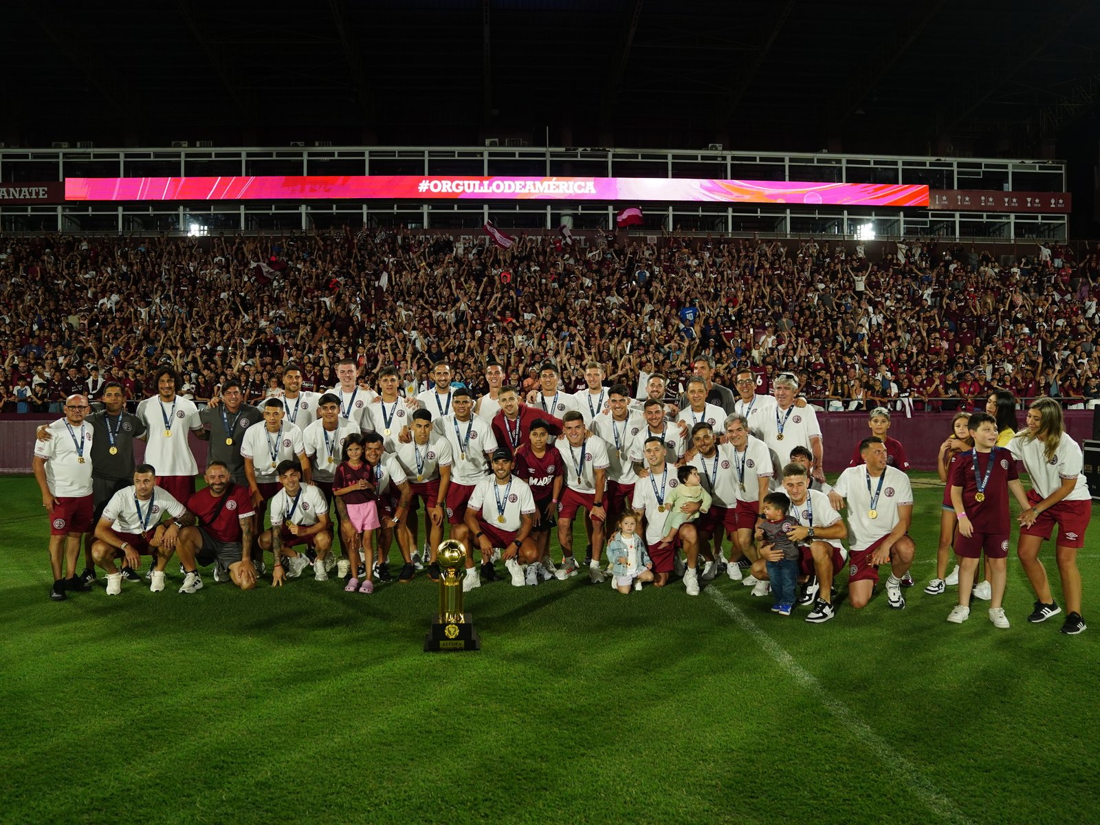 Lanús recibió a sus héroes: la intimidad de una fiesta inolvidable :: Olé