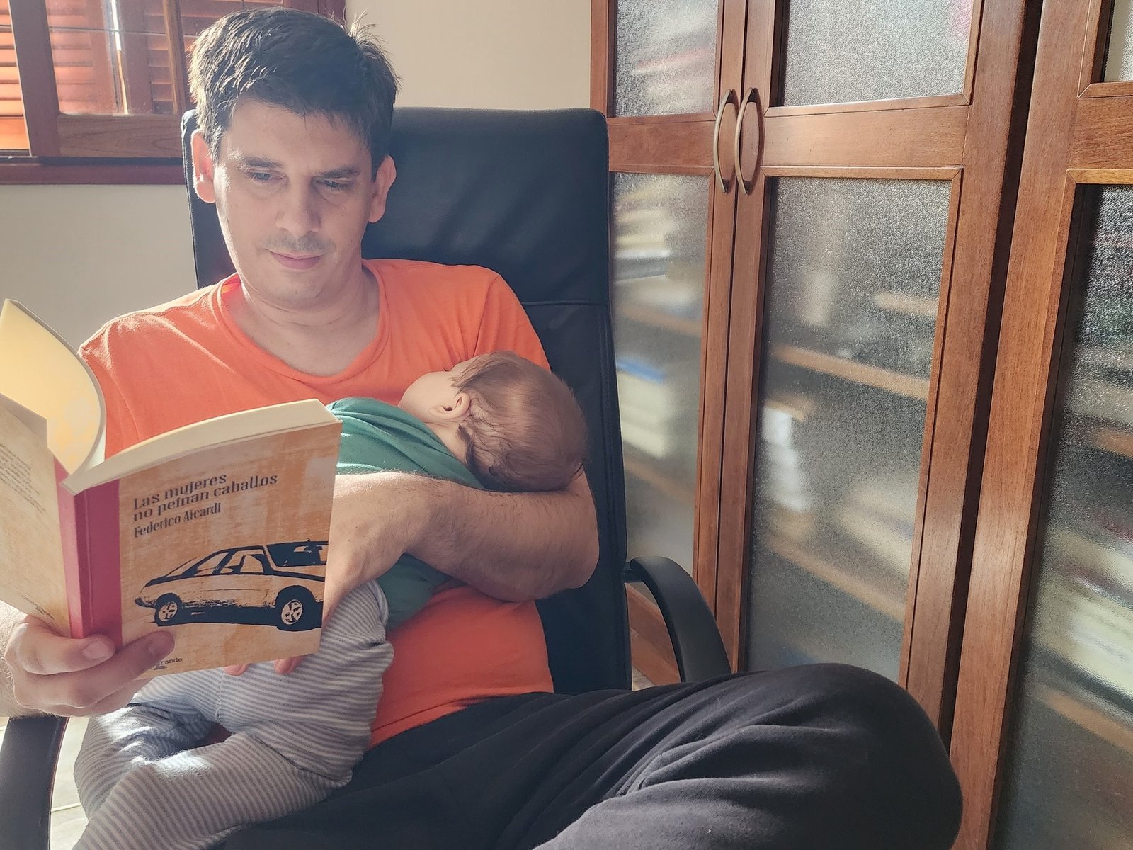 Mundos íntimos. ¿La cabeza de mi bebé estaba un poco plana? Sí, no era idea mía. Necesitó un casquito a medida para corregirla.