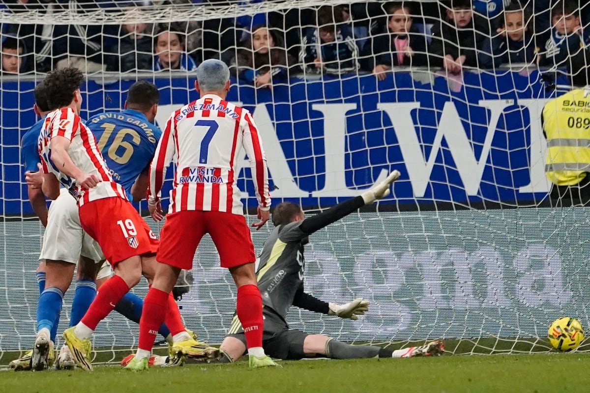 Oblak salva al Atlético y Julián le asegura los tres puntos | Fútbol | Deportes