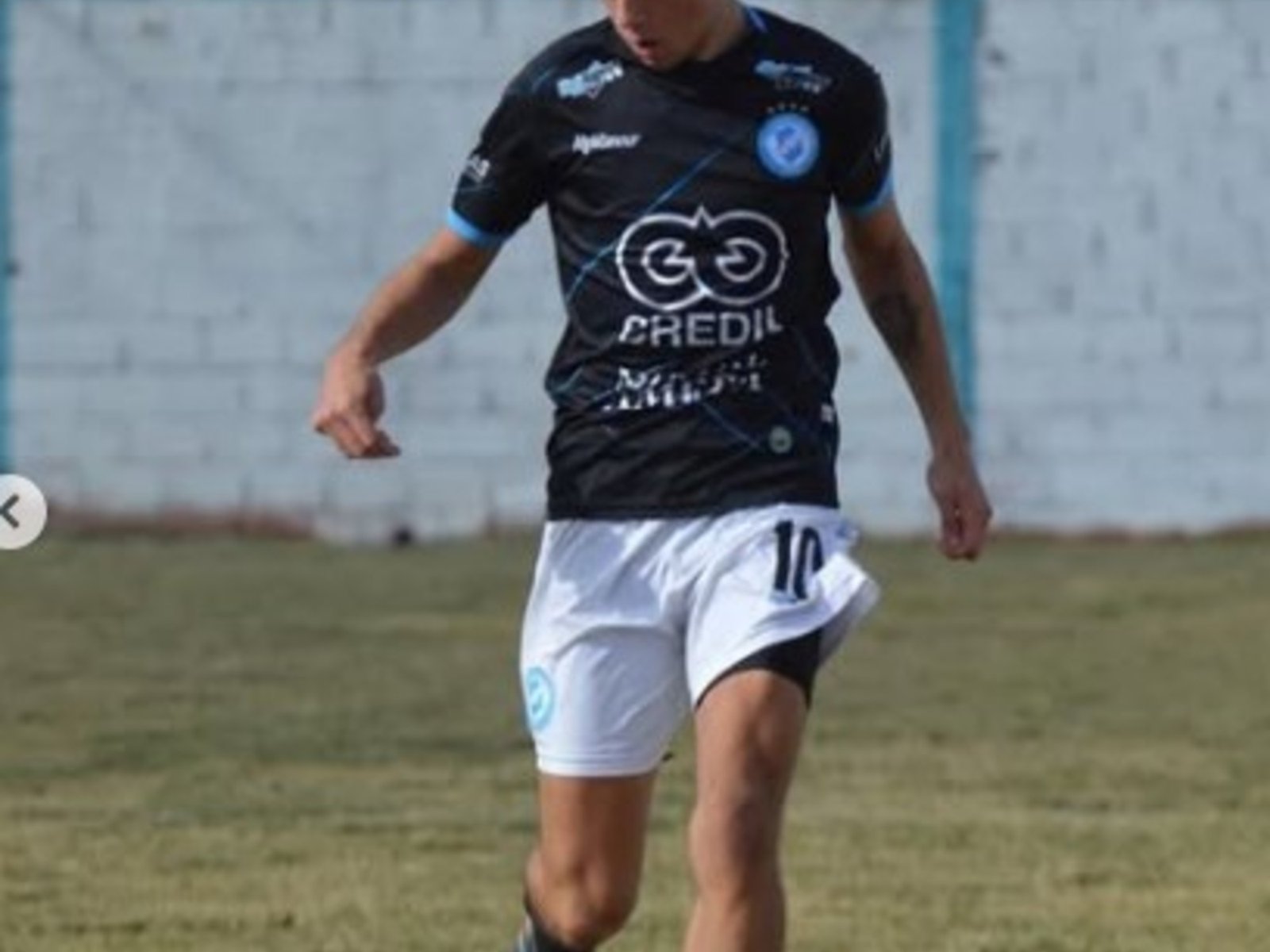 Quién era el futbolista de 20 años que murió tras un choque de frente en la ruta 2