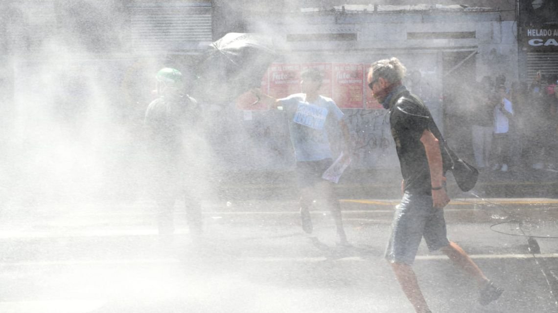 Reforma Laboral: hubo incidentes y algunos detenidos en el Centro y frente al Congreso