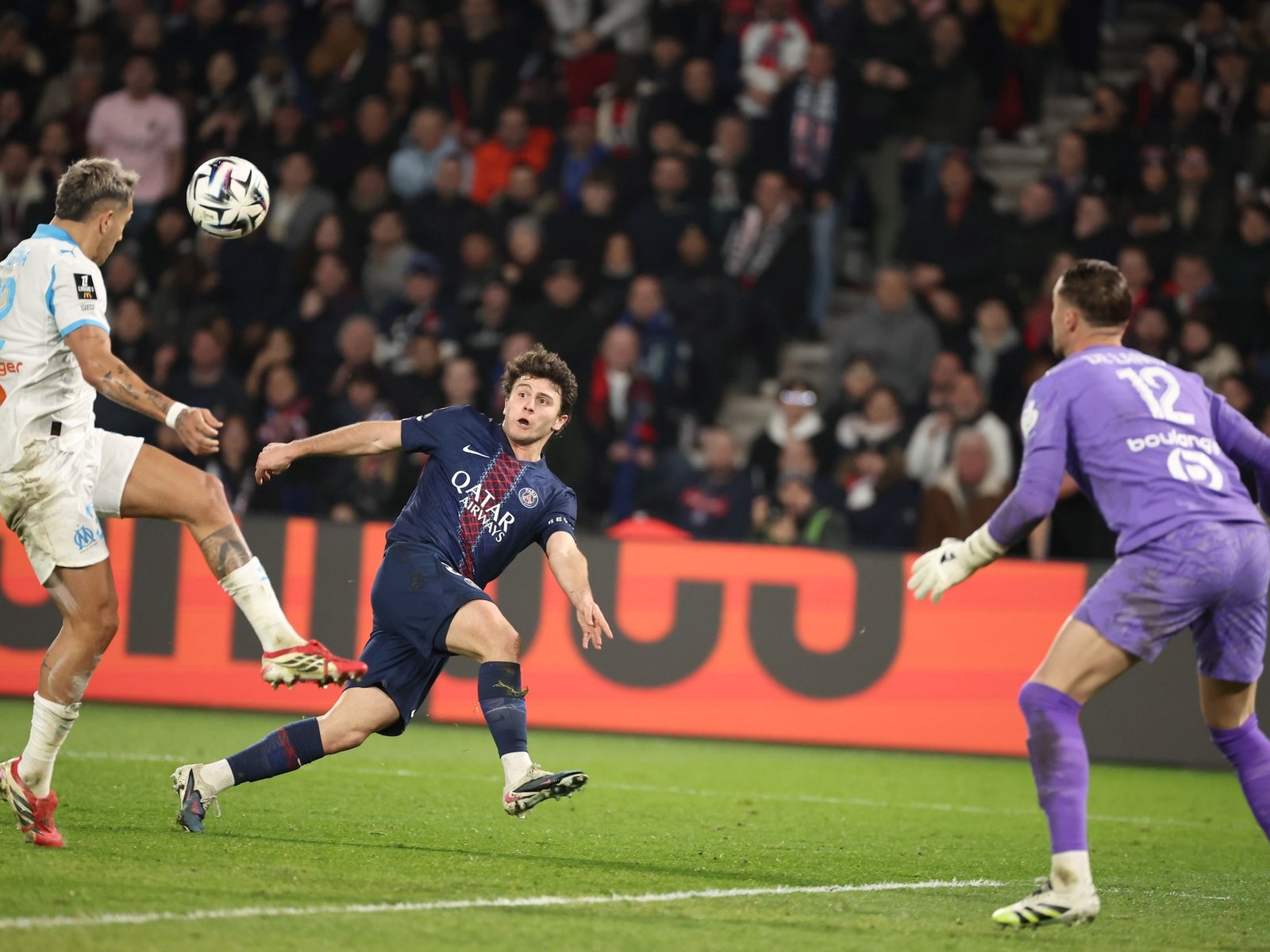 Rulli al banco, gol en contra de Medina y blooper de Balerdi