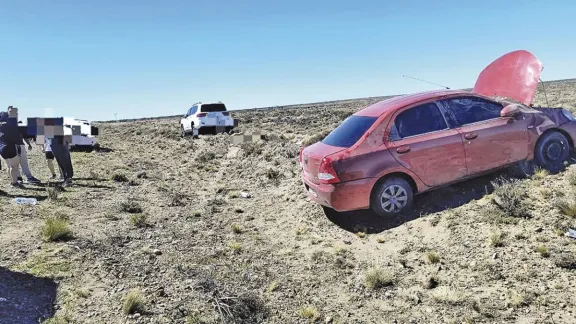 Ruta 3: Se bajó a auxiliar en un vuelco y lo embistieron