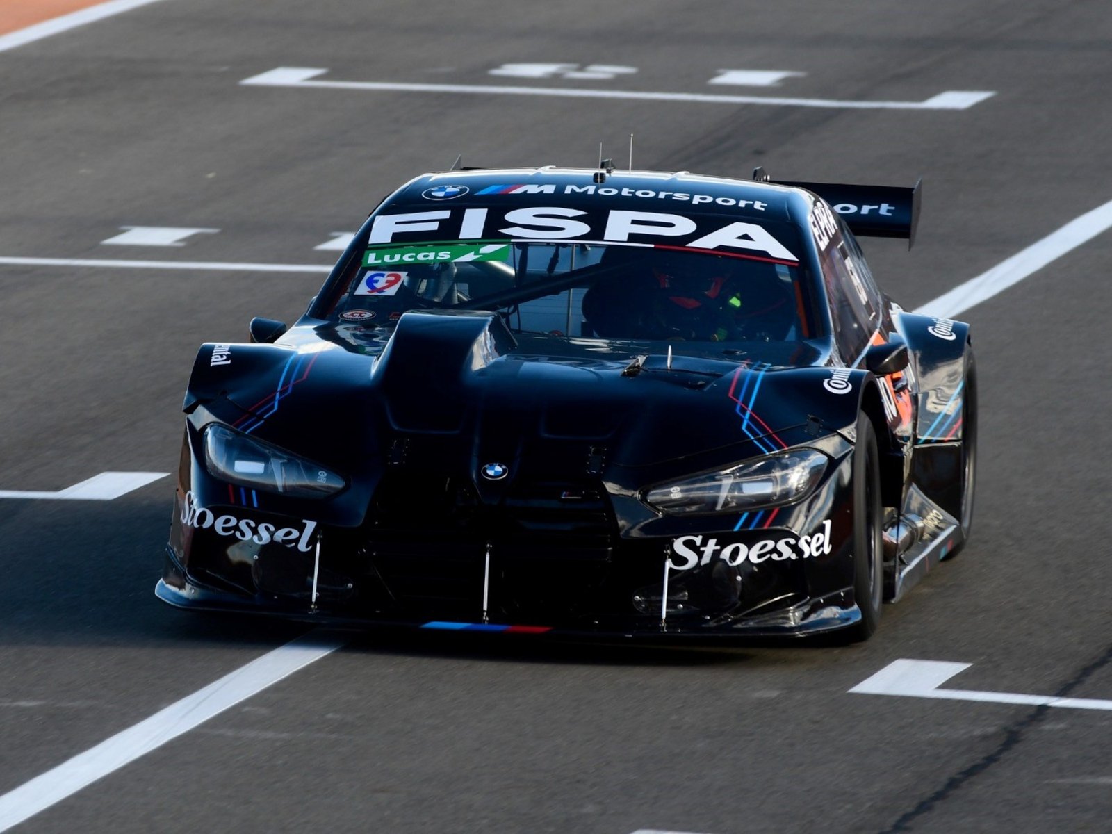 Santero dio una clase magistral de defensa y le dio el primer triunfo a BMW