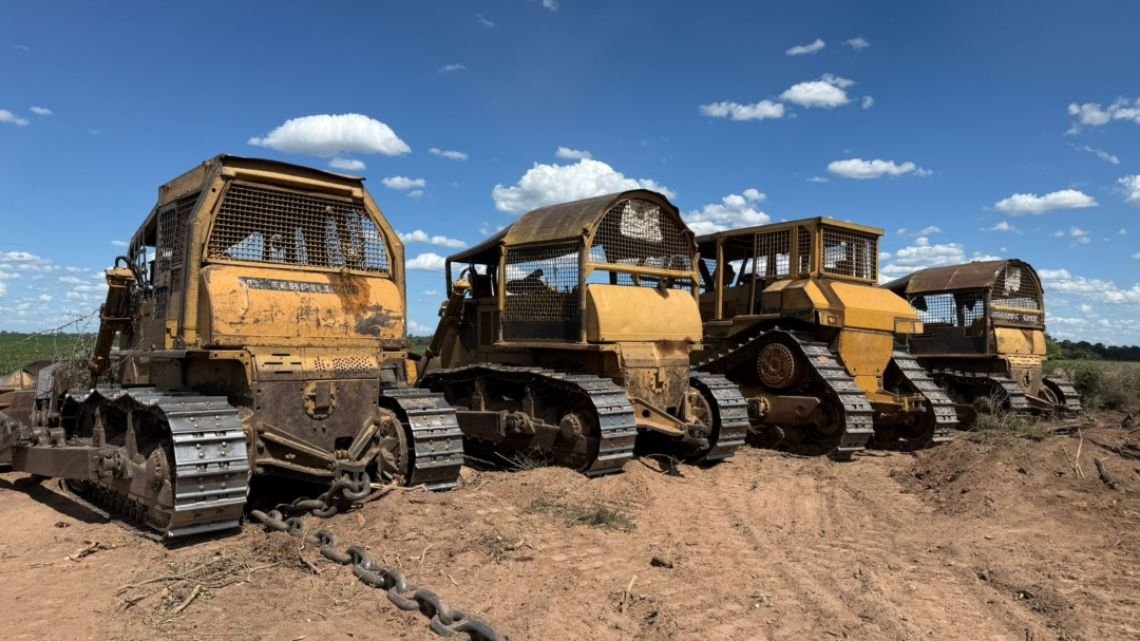 Secuestran cuatro topadoras por un desmonte ilegal de 550 hectáreas en Los Frentones