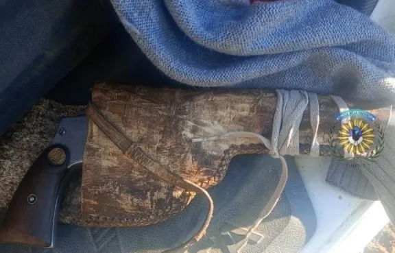 Secuestran un arma de fuego en control vehicular en Río Pico