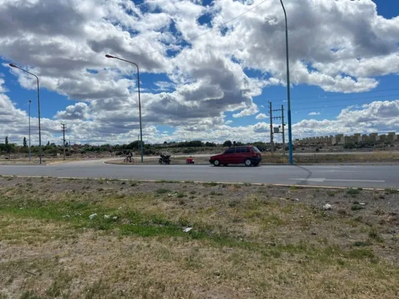 Un automovilista embistió a un motociclista en la zona norte de Trelew